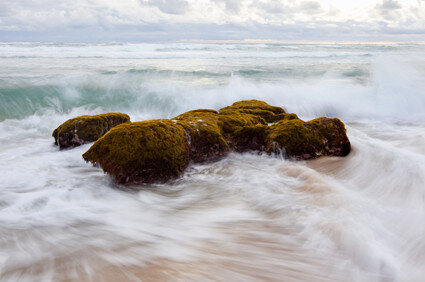 Tuincanvas rotsen in de zee