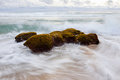 Tuincanvas-rotsen-in-de-zee